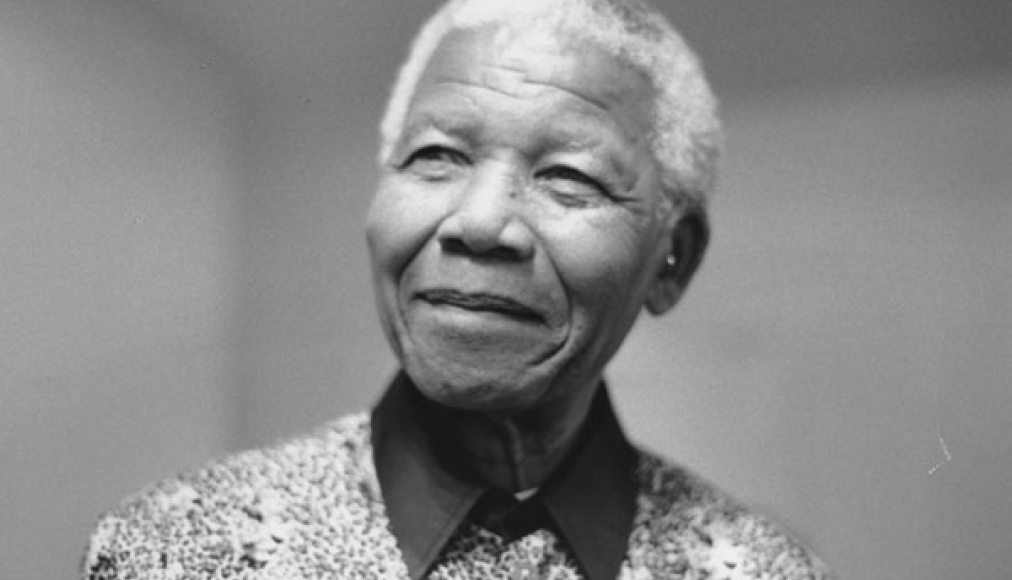 Nelson Mandela en 2000 / ©Library of the London School of Economics and Political Science, No restrictions, via Wikimedia Commons