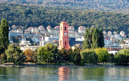 Neuchâtel depuis le lac / CC0 / Pixabay